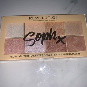 Soph X Makeup Revolution Highlighter Palette
